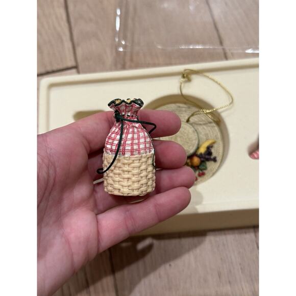 Sandy's Closet Through the‎ Seasons Primitive Garden CottageCore Ornament Set - Picture 11 of 11